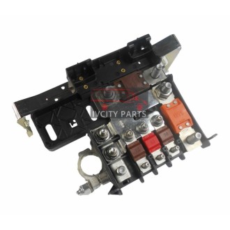Borne positive de batterie (+) Iveco Daily 2006-2012 avec fusibles 69500831